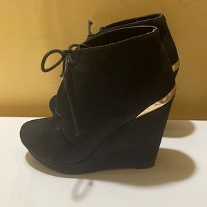 Black wedges faux suede